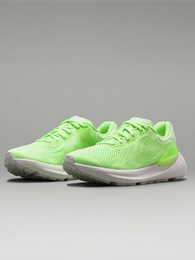 Lululemon Womens Beyondfeel Running Shoe 10
Green Freeze / Light Vapor / White